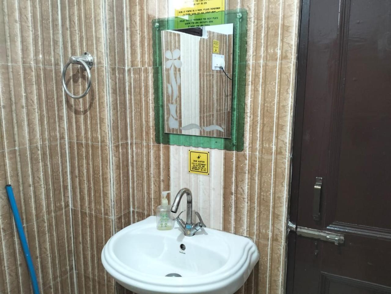 דרמסאלה Aman Inn מראה חיצוני תמונה