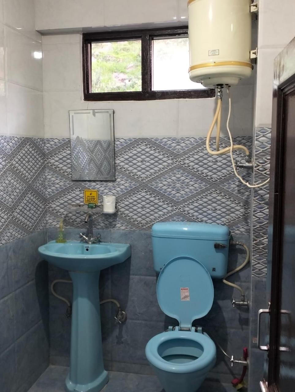 דרמסאלה Aman Inn מראה חיצוני תמונה