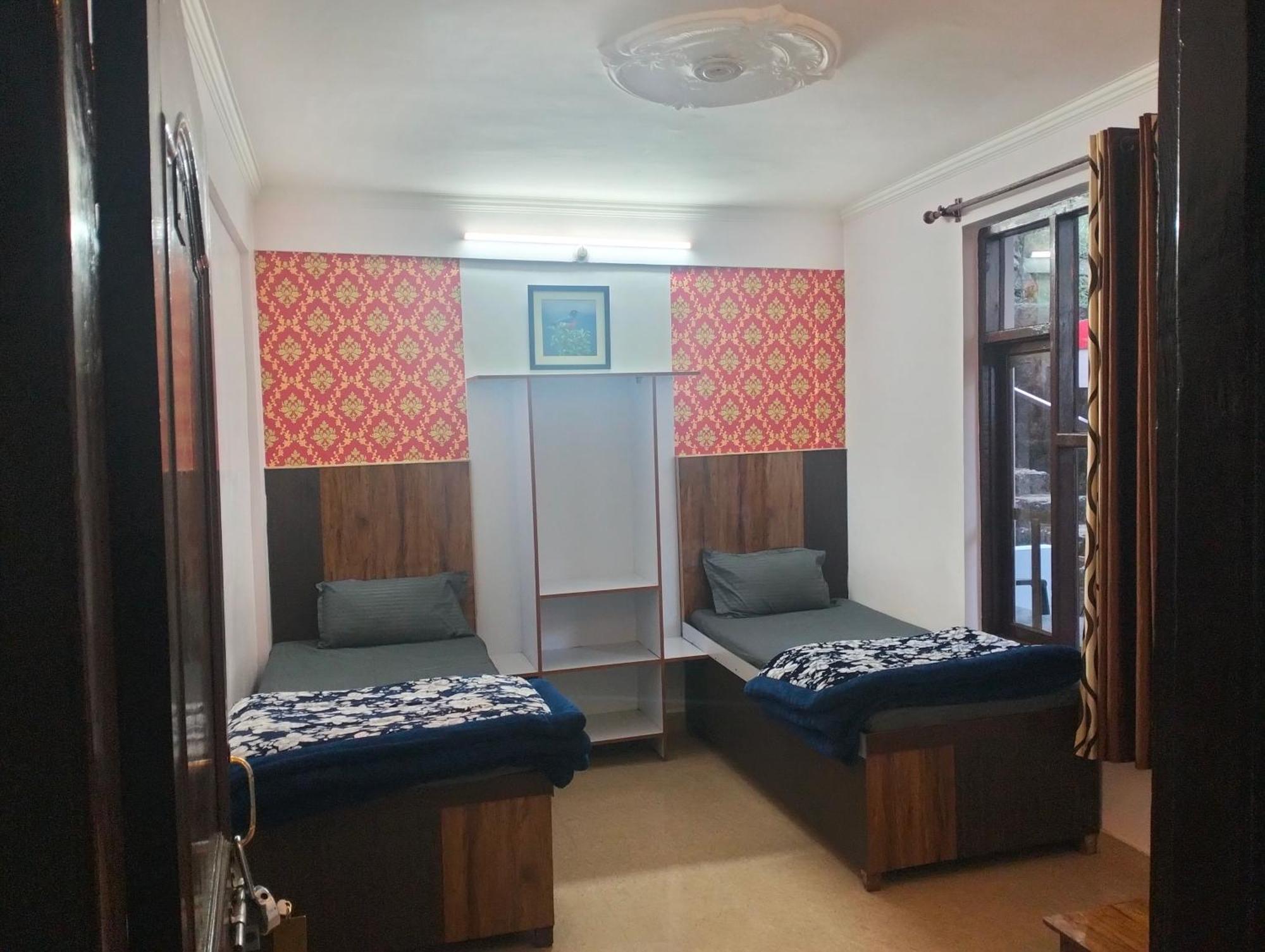 דרמסאלה Aman Inn מראה חיצוני תמונה