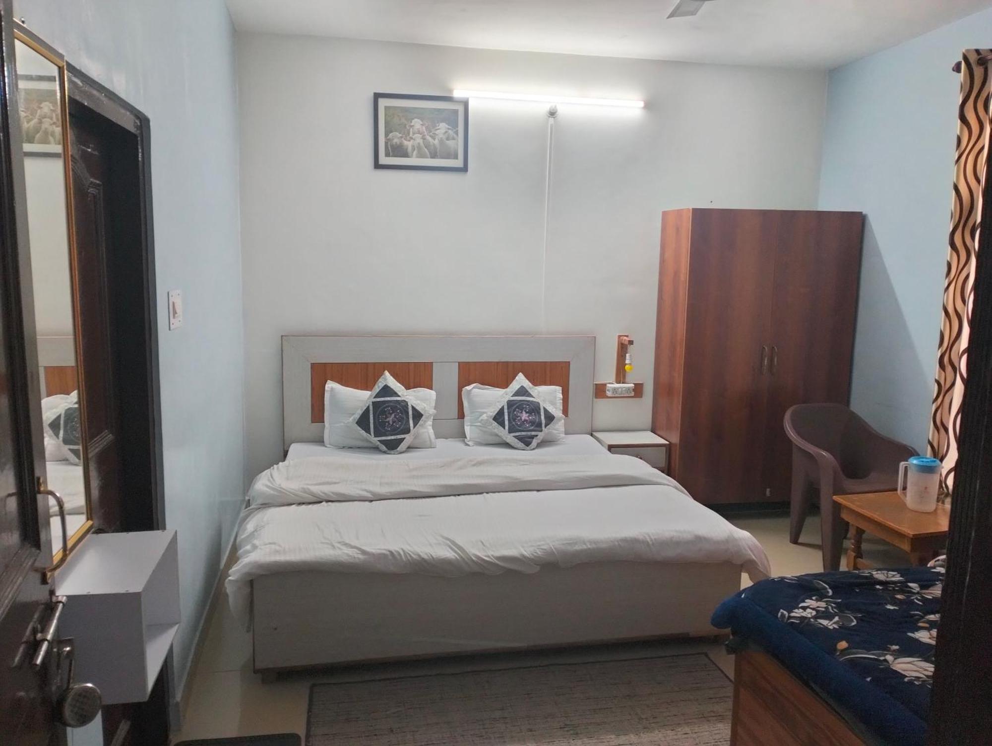 דרמסאלה Aman Inn מראה חיצוני תמונה