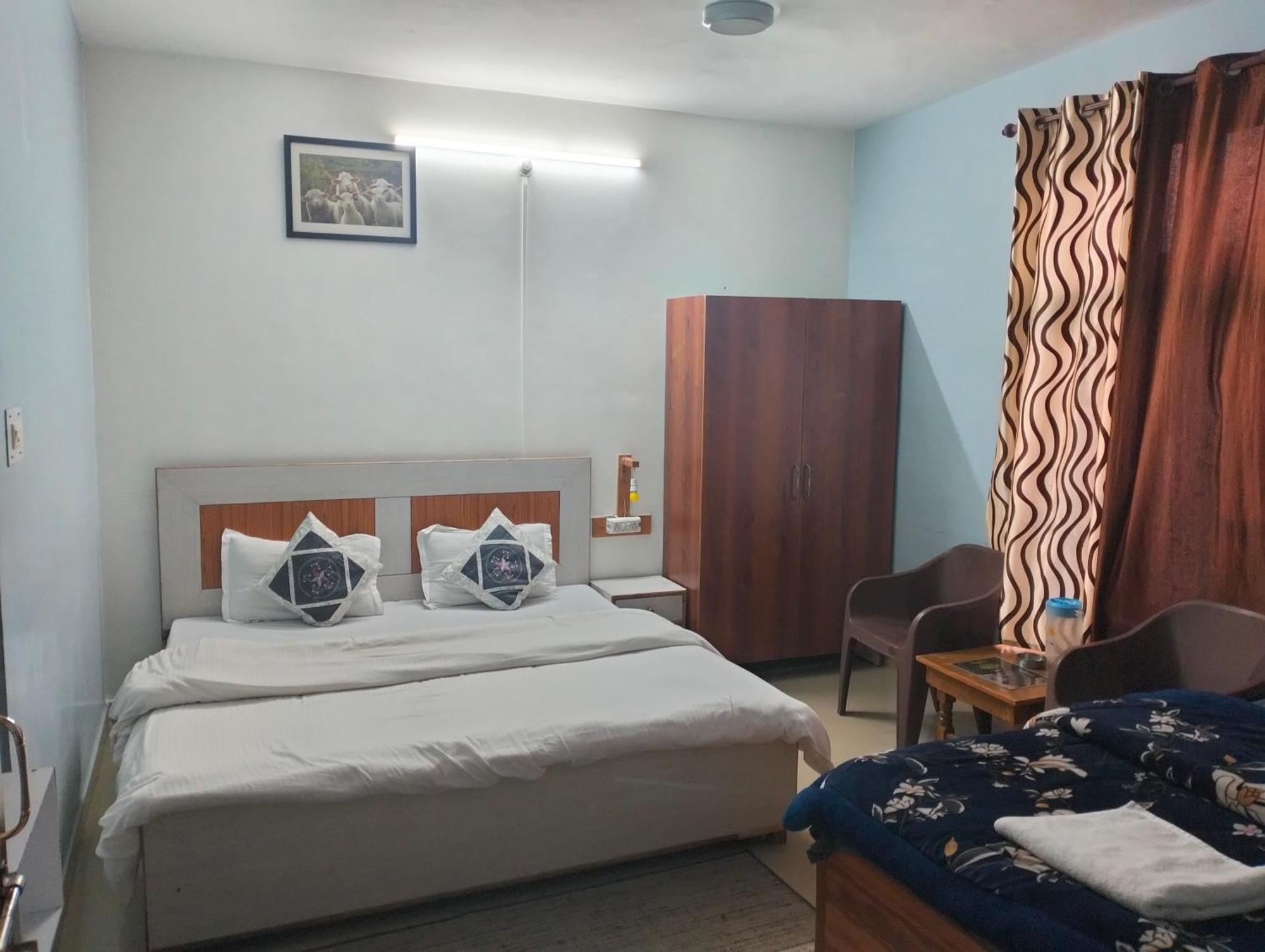 דרמסאלה Aman Inn מראה חיצוני תמונה